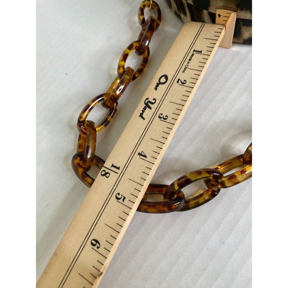 Womens Small Hard Shell Leopard Faux Leather purse with Tortoise Resin Link Hand - Picture 8 of 8
